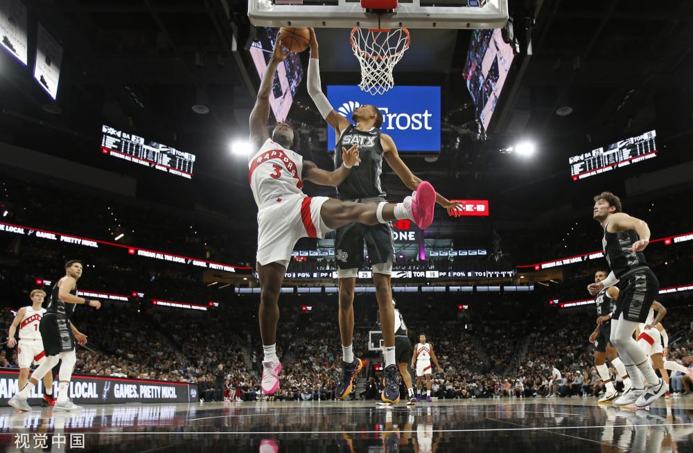 至少三年的 至少三年的