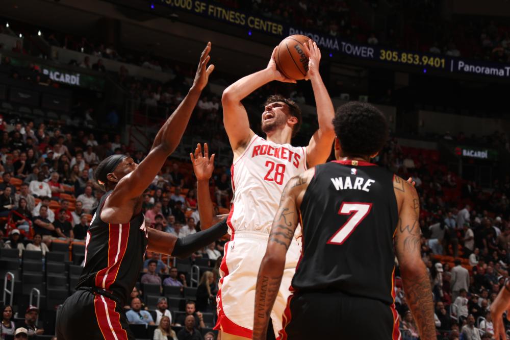 体育NBA季前赛：四人得分上双 火箭99-89马刺取三连胜